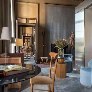 Cour Des Vosges Hotel Paris